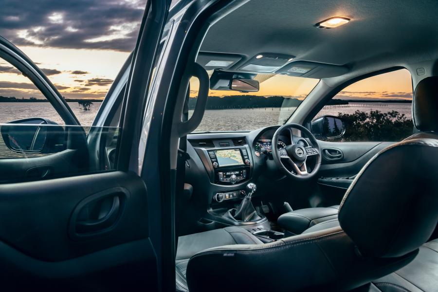 Интерьер Nissan Navara PRO-4X Warrior Dual Cab (D23) 2021 года  (AU) (фото 12 из 21)